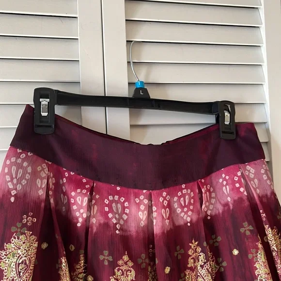 K Petite Burgundy/Green Sparkly Gold Lined Skirt - Picture 3 of 7